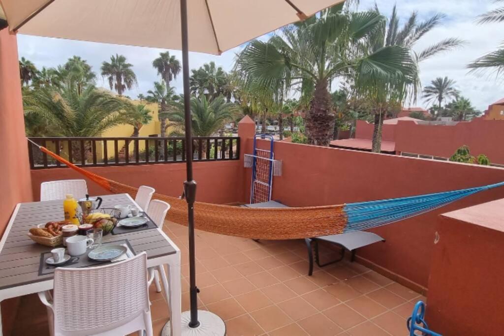 Appartamento Bouganville Con Terrazza E Piscina Коральео Экстерьер фото